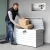 61910_Paketbox weiß_People_Sujet.e433769d.webp