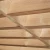 Detal drewnianych elementów w daszku Timber – naturalne drewno w nowoczesnym zadaszeniu wejścia